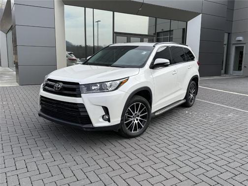 2017 Toyota Highlander SE