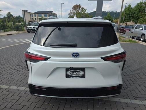 2025 Toyota Sienna Platinum 7 Passenger