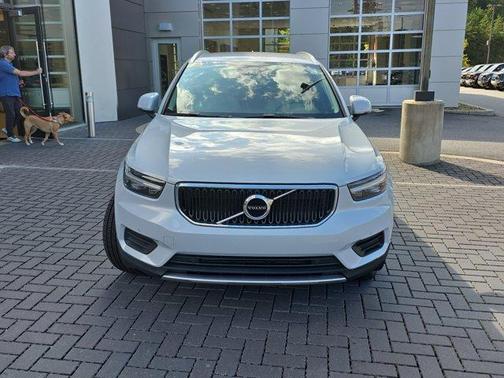 2020 Volvo XC40 T5 Momentum