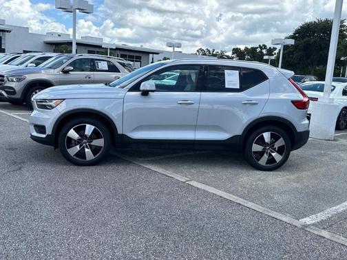 2020 Volvo XC40 T5 Momentum