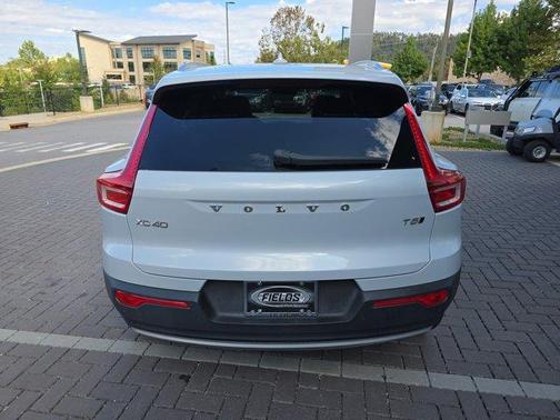 2020 Volvo XC40 T5 Momentum