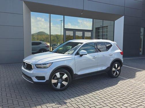 2020 Volvo XC40 T5 Momentum
