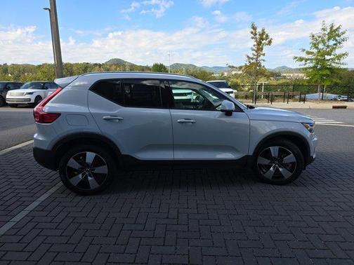 2020 Volvo XC40 T5 Momentum