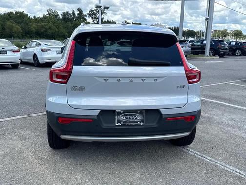 2020 Volvo XC40 T5 Momentum