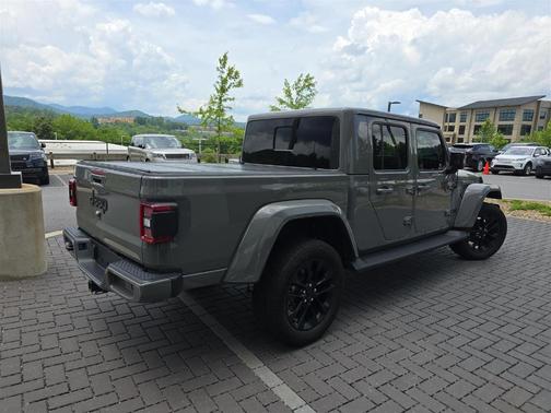 2022 Jeep Gladiator Overland