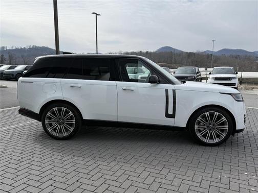 2025 Land Rover Range Rover P530 SE