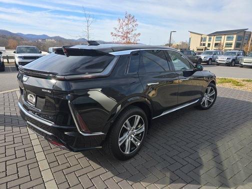 2024 Cadillac LYRIQ Tech