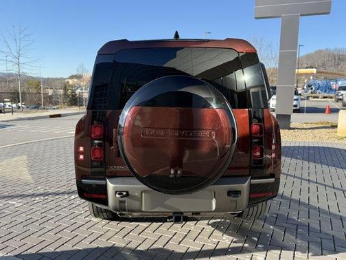 2024 Land Rover Defender 130 X-Dynamic SE