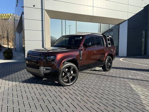 2024 Land Rover Defender 130 X-Dynamic SE