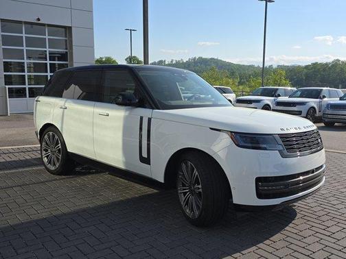 2025 Land Rover Range Rover P530 SE