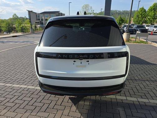 2025 Land Rover Range Rover P530 SE