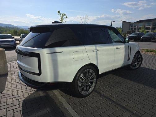 2025 Land Rover Range Rover P530 SE