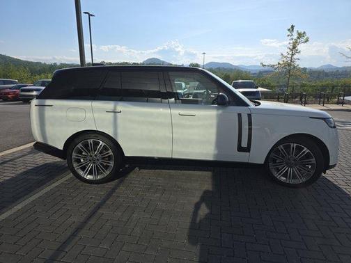 2025 Land Rover Range Rover P530 SE