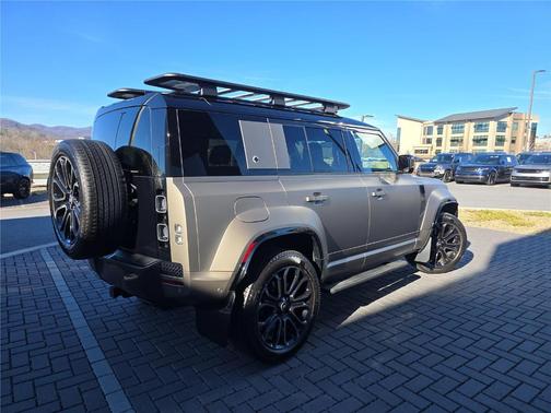 2025 Land Rover Defender OCTA