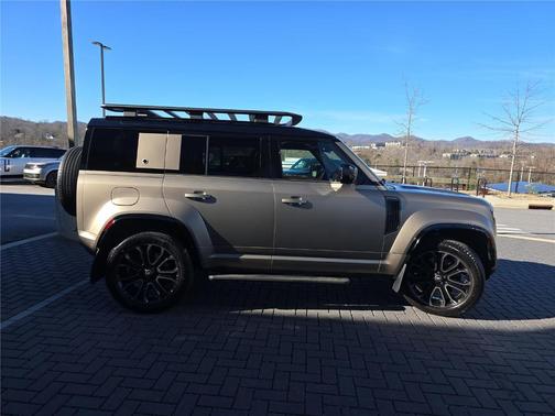 2025 Land Rover Defender OCTA