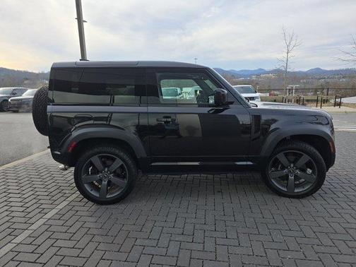 2022 Land Rover Defender 90 V8