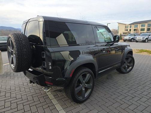 2022 Land Rover Defender 90 V8