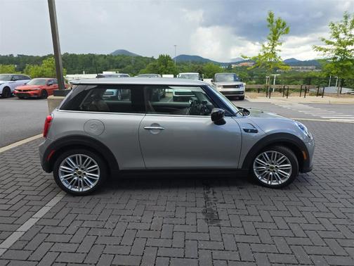 2024 MINI SE Hardtop Cooper
