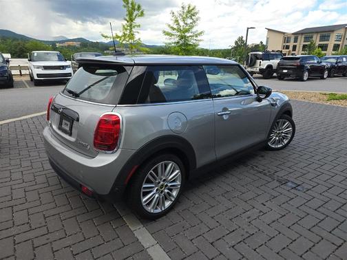 2024 MINI SE Hardtop Cooper
