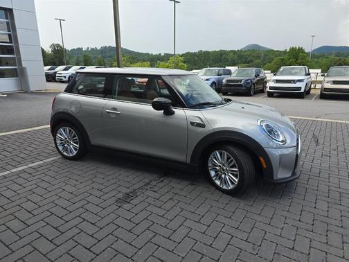 2024 MINI SE Hardtop Cooper