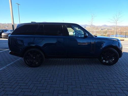 2025 Land Rover Range Rover P400 SE 7 Seat