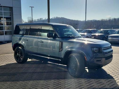 2025 Land Rover Defender P500 X-Dynamic SE