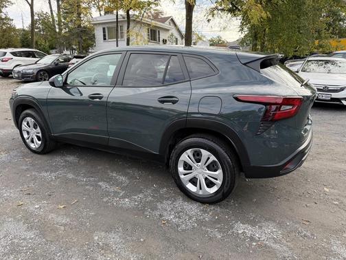 2025 Chevrolet Trax LS