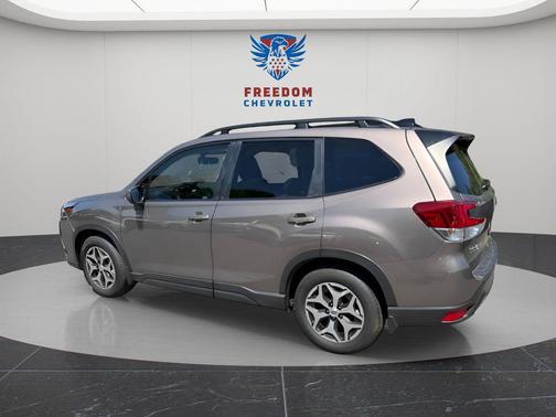 Brilliant Bronze Metallic 2024 Subaru Forester Premium