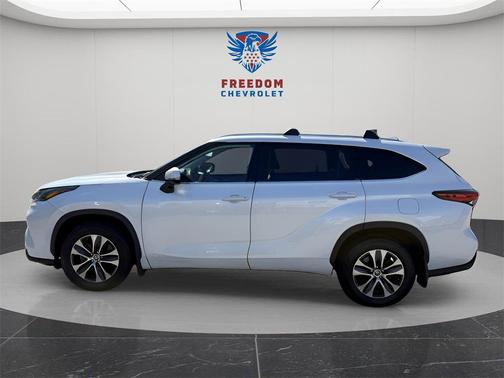 2022 Toyota Highlander Hybrid XLE