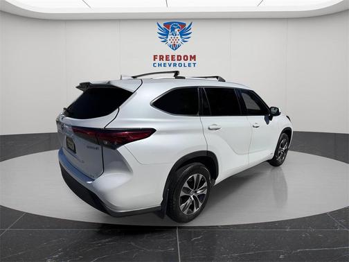 2022 Toyota Highlander Hybrid XLE
