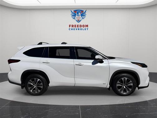 2022 Toyota Highlander Hybrid XLE
