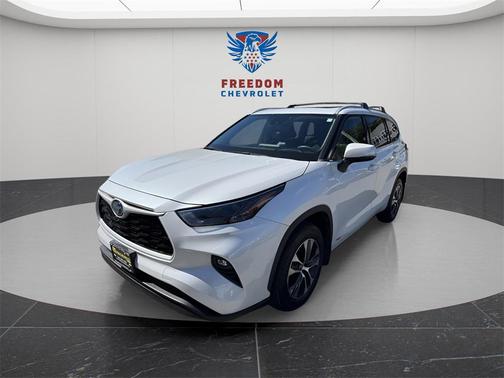 2022 Toyota Highlander Hybrid XLE