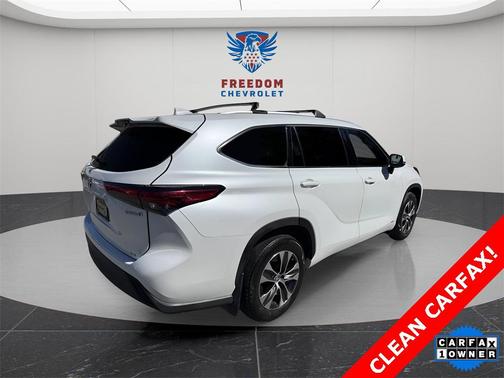 2022 Toyota Highlander Hybrid XLE