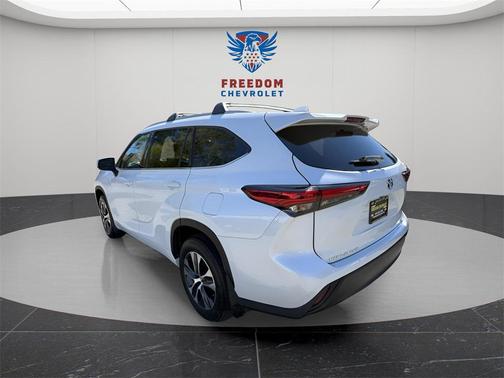 2022 Toyota Highlander Hybrid XLE