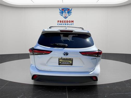 2022 Toyota Highlander Hybrid XLE