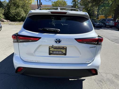 2022 Toyota Highlander Hybrid XLE