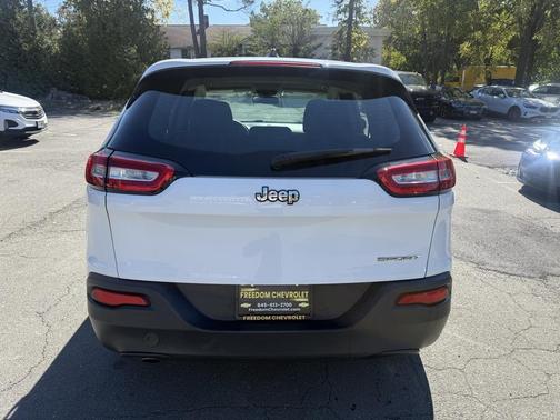 2017 Jeep Cherokee Sport