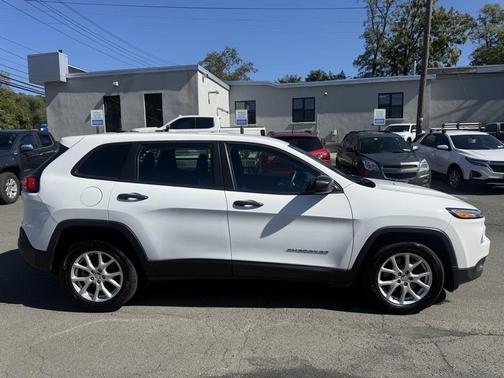 2017 Jeep Cherokee Sport