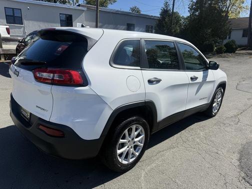 2017 Jeep Cherokee Sport