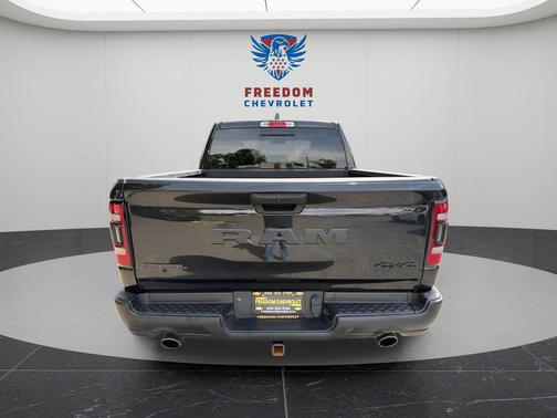 Diamond Black Crystal Pearlcoat 2022 RAM 1500 Rebel