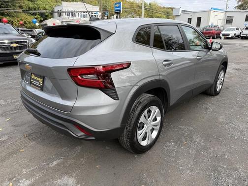 2025 Chevrolet Trax LS