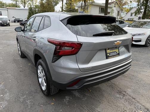 2025 Chevrolet Trax LS