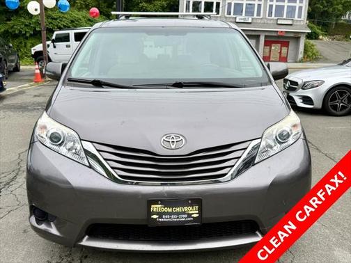 2017 Toyota Sienna LE