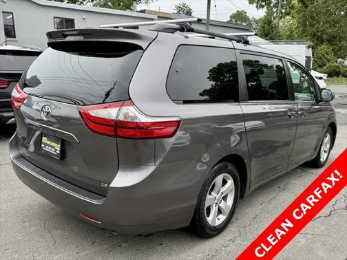 2017 Toyota Sienna LE