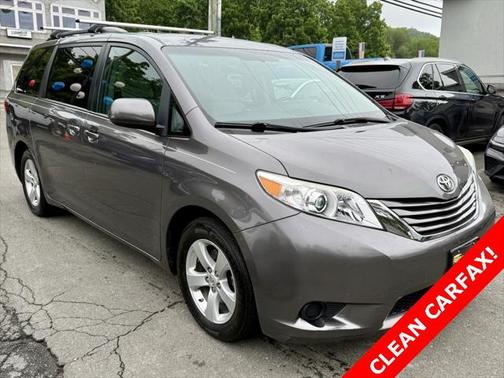 2017 Toyota Sienna LE