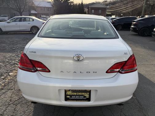 2005 Toyota Avalon XL