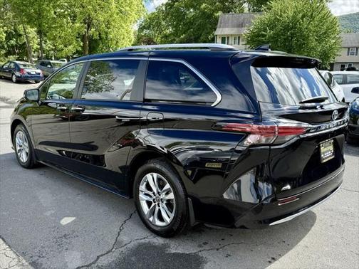 2023 Toyota Sienna Limited 7-Passenger