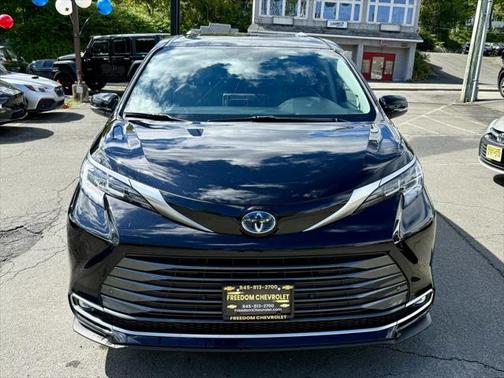 2023 Toyota Sienna Limited 7-Passenger