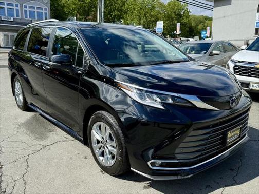 2023 Toyota Sienna Limited 7-Passenger