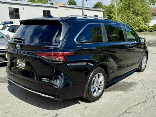 2023 Toyota Sienna Limited 7-Passenger